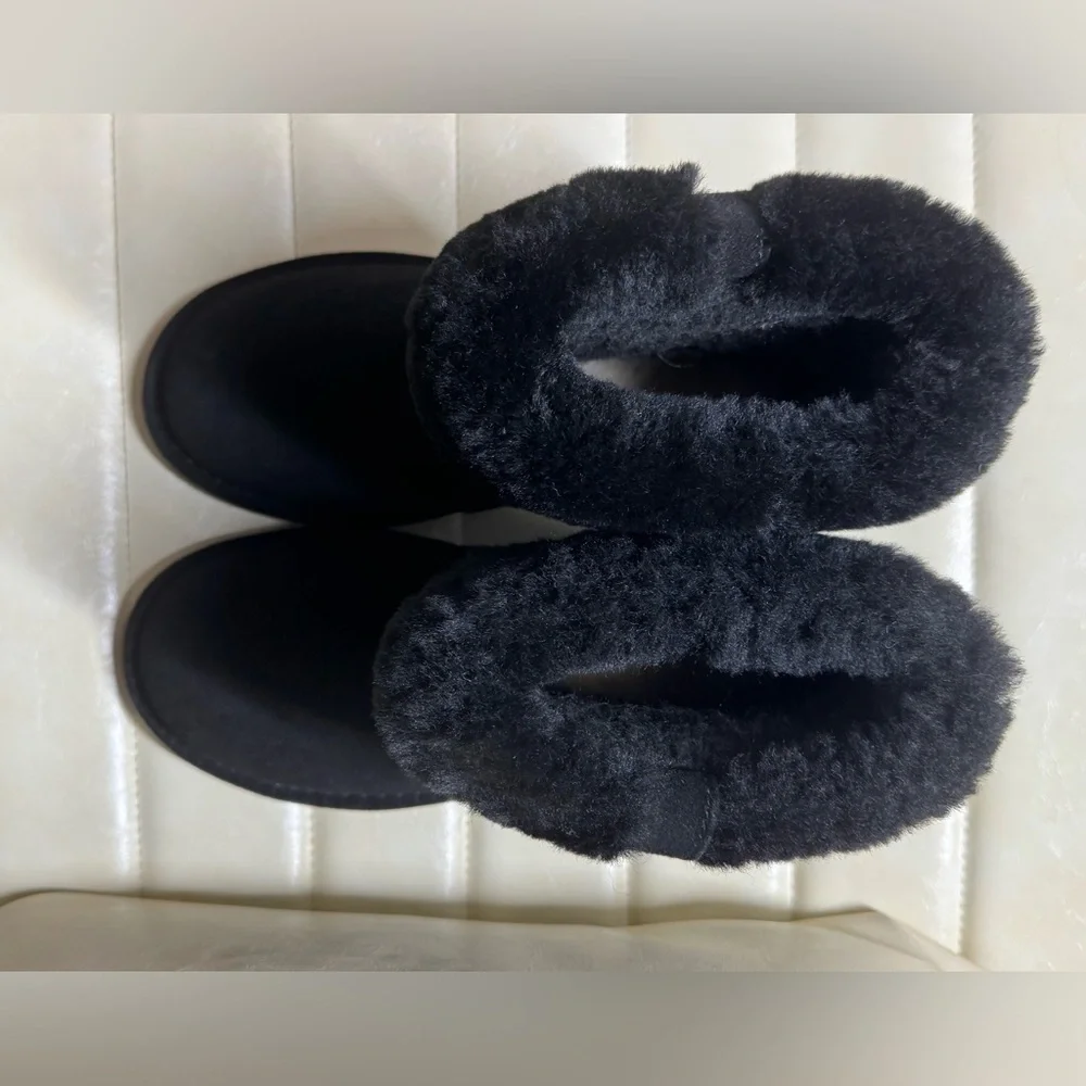 Bearpaw Abby Black Suede Ankle Bootie With Sheepskin Collar Women Size 6